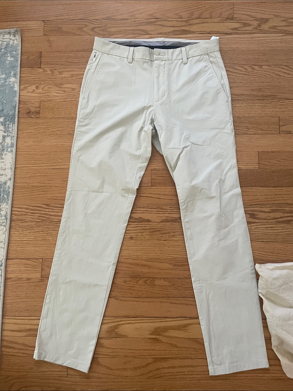 Vineyard Vines Men's Light Tan Chino Pants - never worn - performance on the go